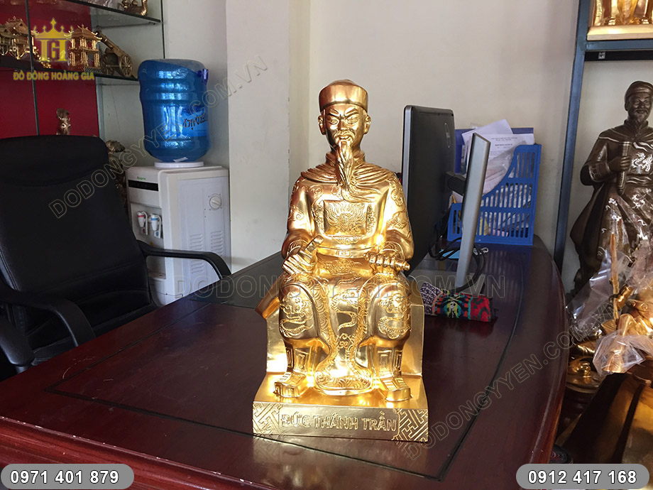 tượng trần hưng đạo ngồi ngai thiếp v&agrave;ng